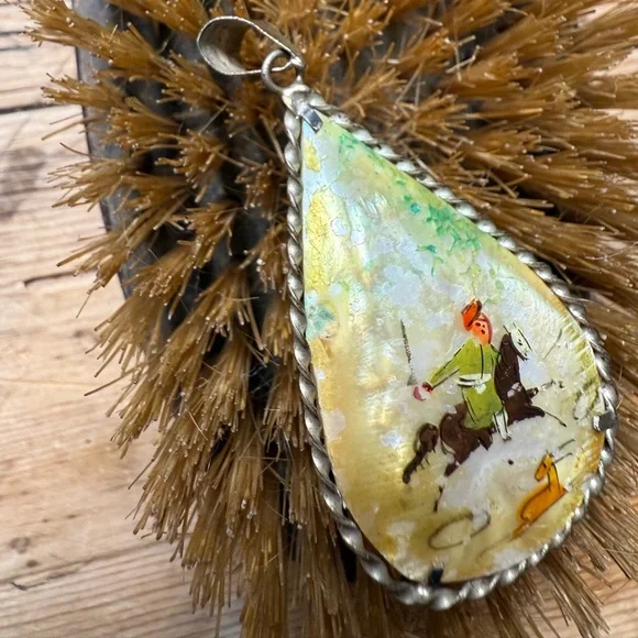 🌈SOLD🌈Vintage Two Sided Hand Painted Bird Scene Horse Scene Pendant - Picture 7 of 12